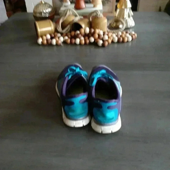 Nike Size 8.5 like new - Picture 2 of 5